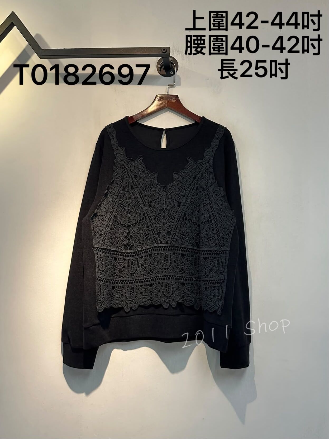 純色圓領假蕾絲吊帶長袖TOP  上圍42-44吋 腰圍40-42吋 長25吋  T0182697