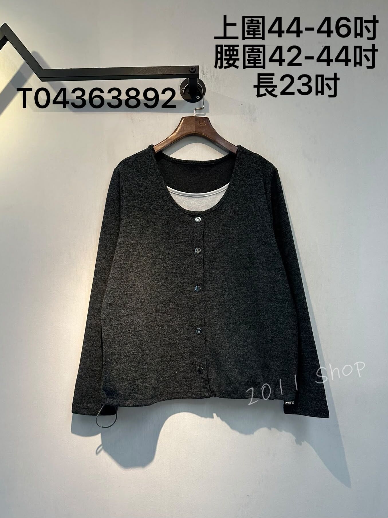 毛呢假兩件可束下擺鈕扣TOP  上圍44-46吋 腰圍42-44吋 長23吋  T04363892