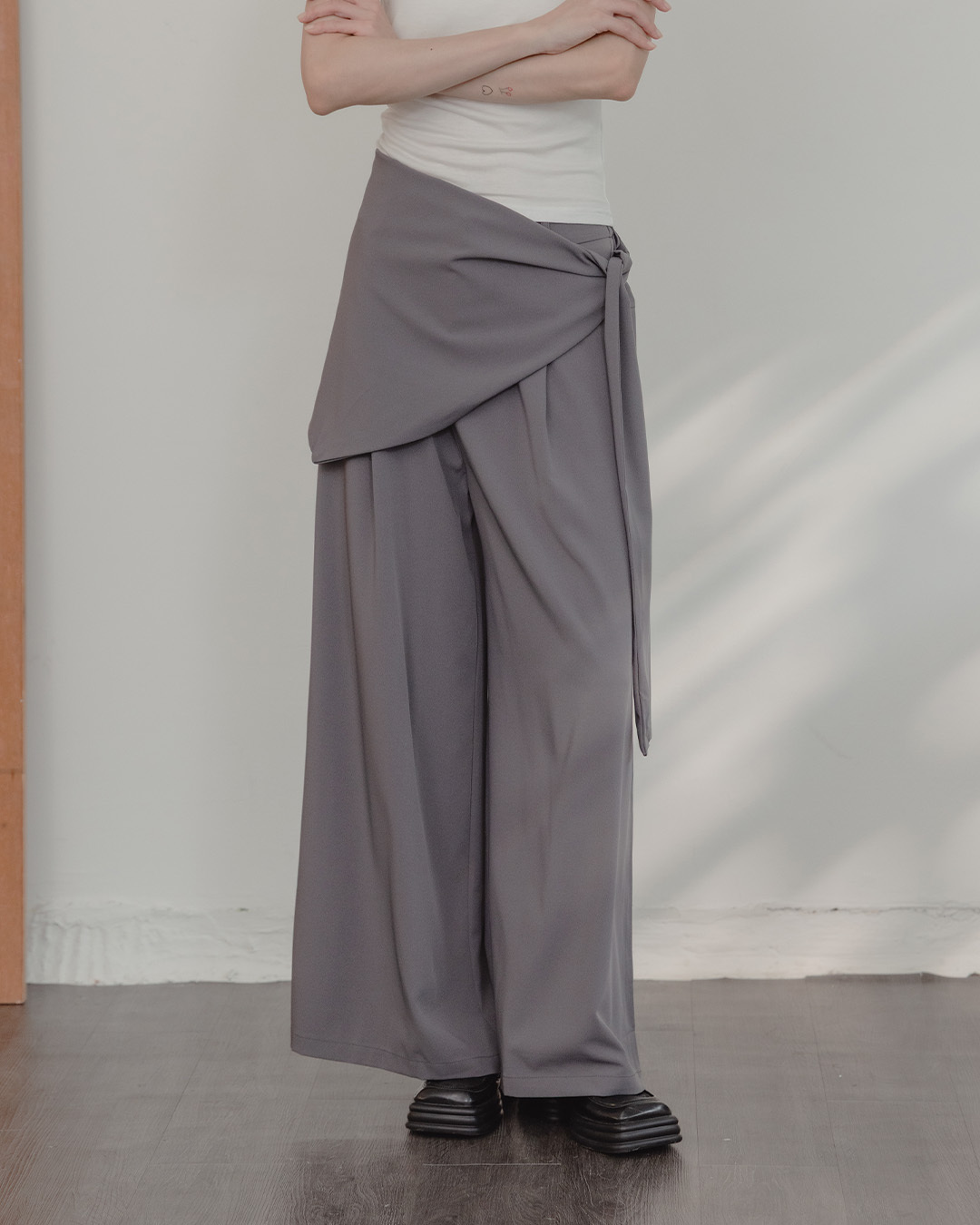 Textured Pleated Wide-Leg Suit Trousers with Attached Skirt Overlay – Grey  S/M【04030528】in stock+pre-order