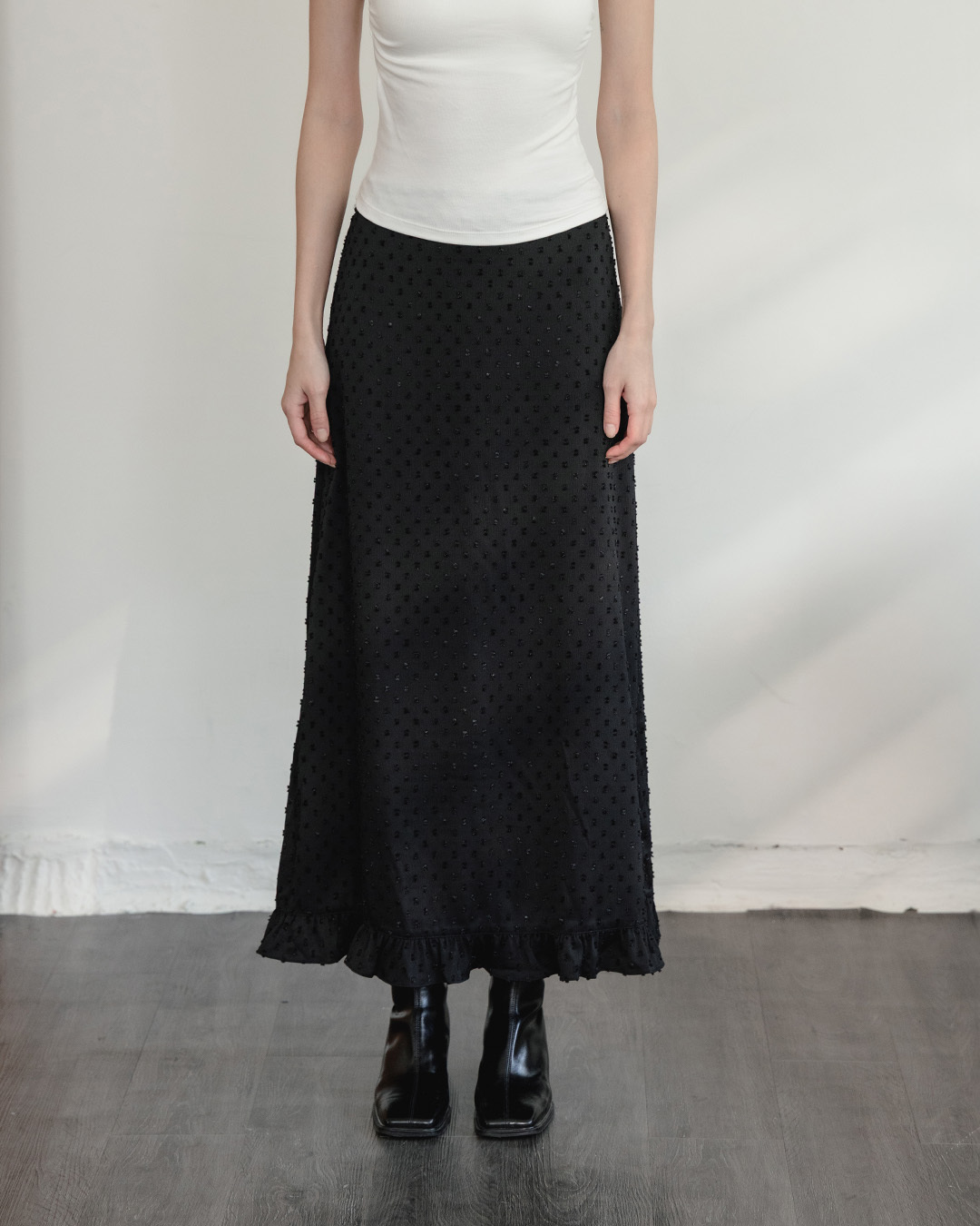 Lustrous Polka-Dot Velour Straight-Cut Maxi Skirt – Black (S/M)【03021788】in stock+pre-order