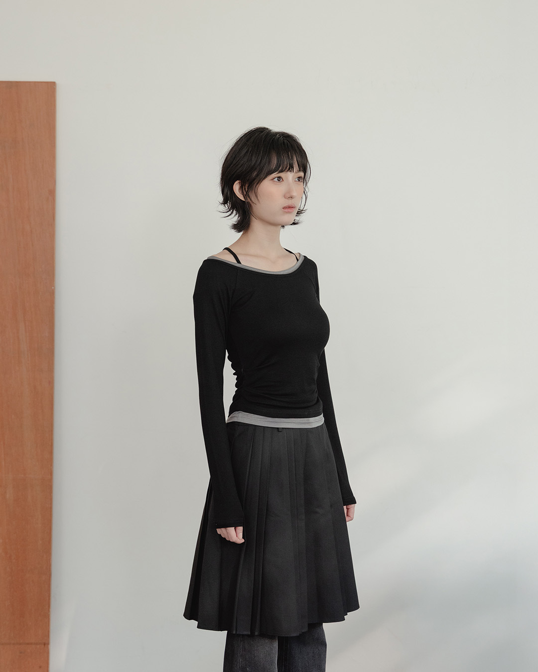 Faux two-piece color-blocked side-ruched flat-neck fitted top - black【01200088】in stock+pre-order