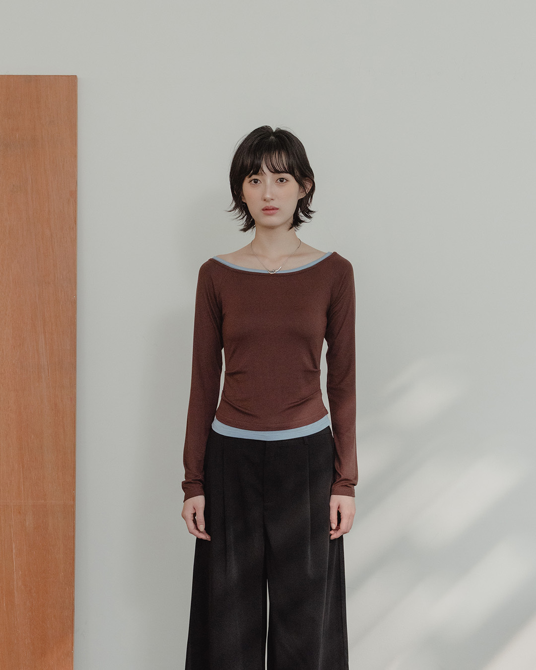 Faux-Layered Flat-Collar Fitted Top with Side Ruching – Coffee【01200087】in stock+pre-order