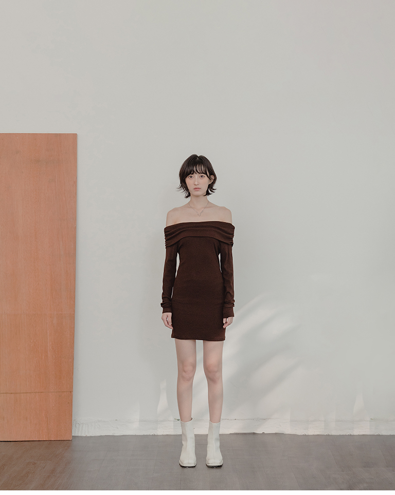 Fitted Short Dress with Fine Ribbed Collar and Turn-Up Collar - Coffee【01087379】in stock+pre-order