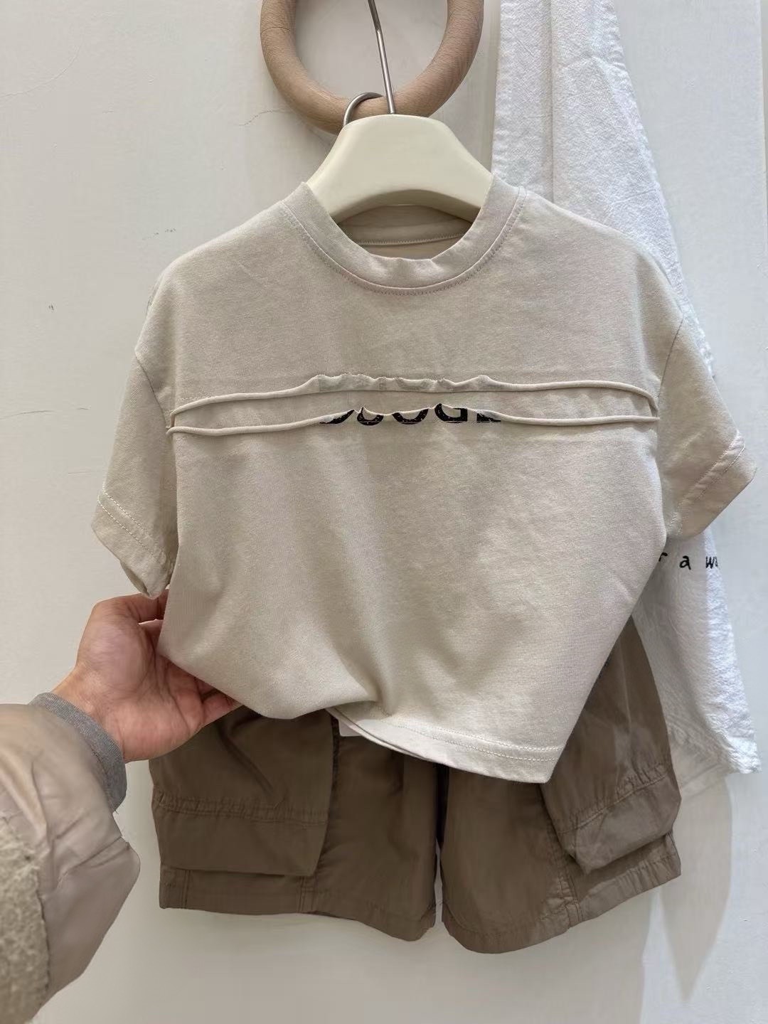 簡約素面車線上衣