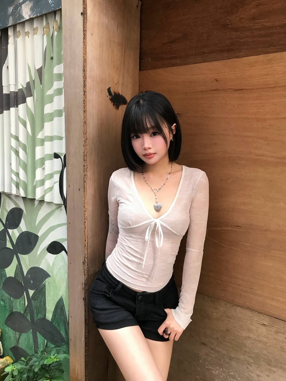 危險女人 V領透視蕾絲收腰上衣 白色