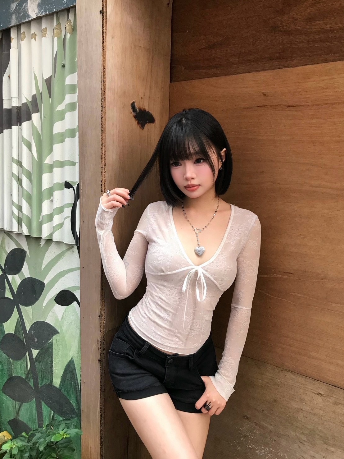 危險女人 V領透視蕾絲收腰上衣 白色