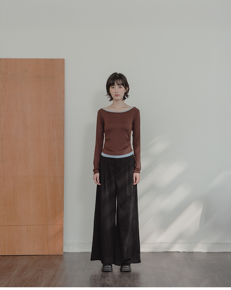 Faux-Layered Flat-Collar Fitted Top with Side Ruching – Coffee【01200087】in stock+pre-order
