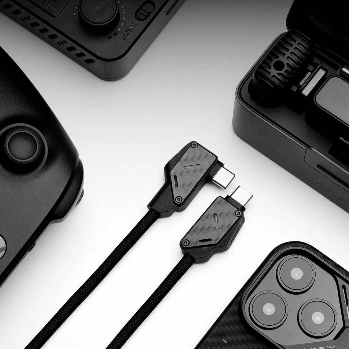 與 USB 3.0 和 USB 2.0 兼容、支援大多數 Type-C 裝置，例如手機、耳機/耳機、筆記型電腦、遊戲機、平板電腦和電視。