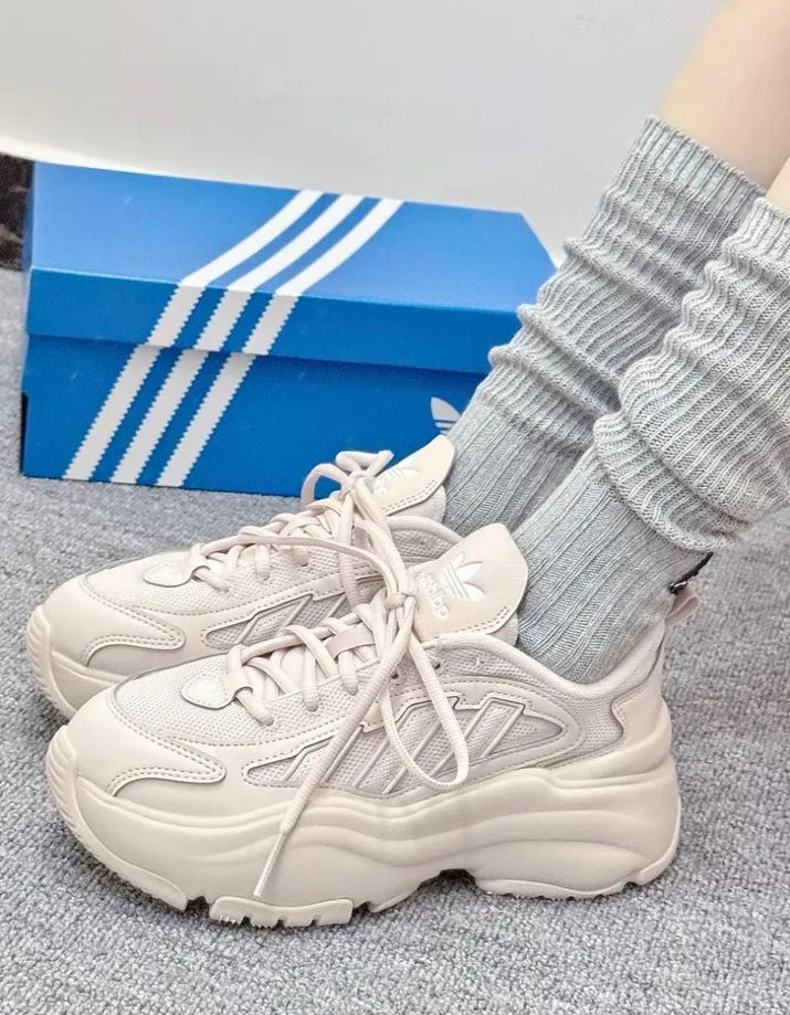 【預訂】ADIDAS ORIGINALS OZGAIA 奶茶粉"超厚底鞋"-WOMEN