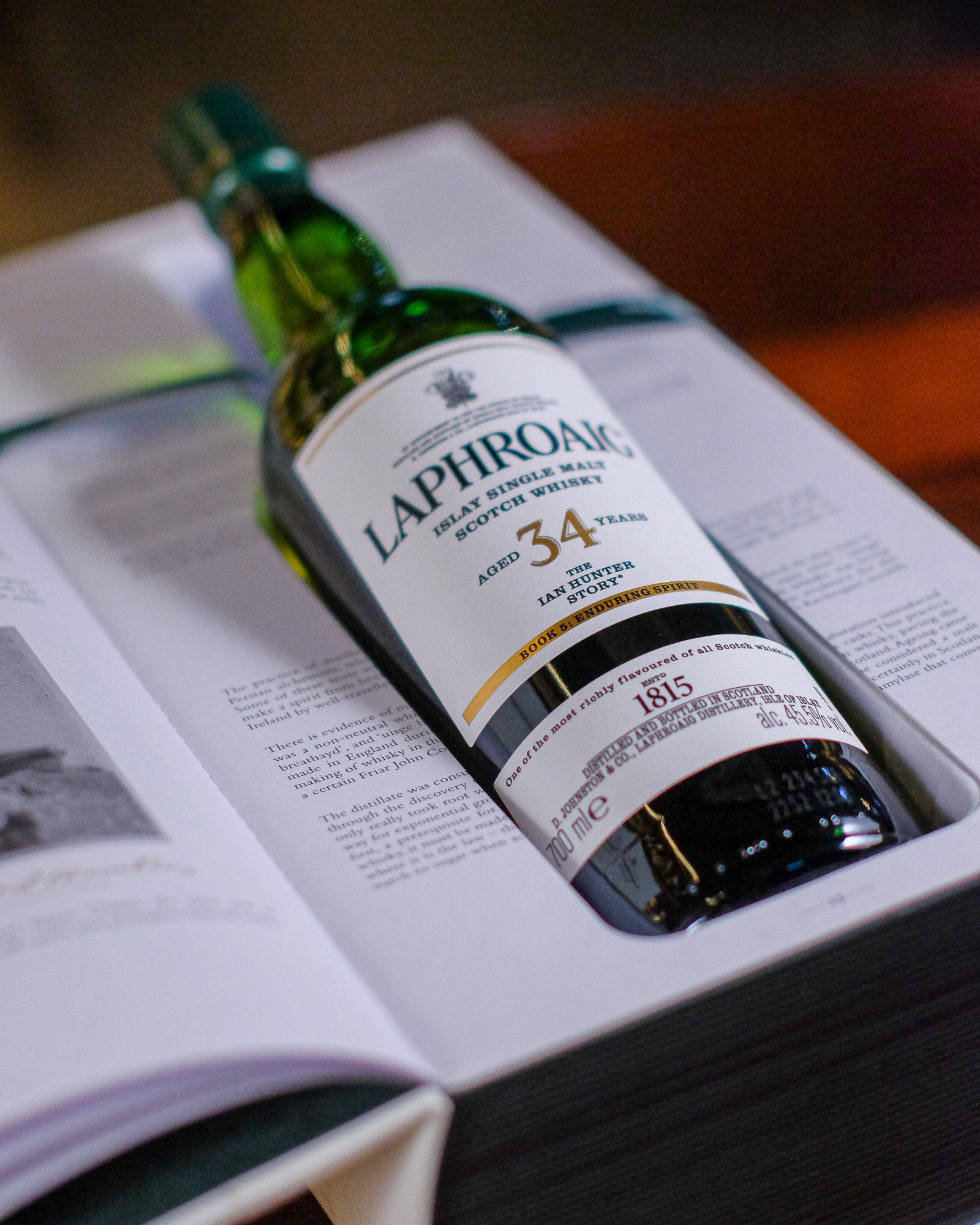 Laphroaig 34YO - The Ian Hunter Story Book 5: Enduring Spirit 45.5%