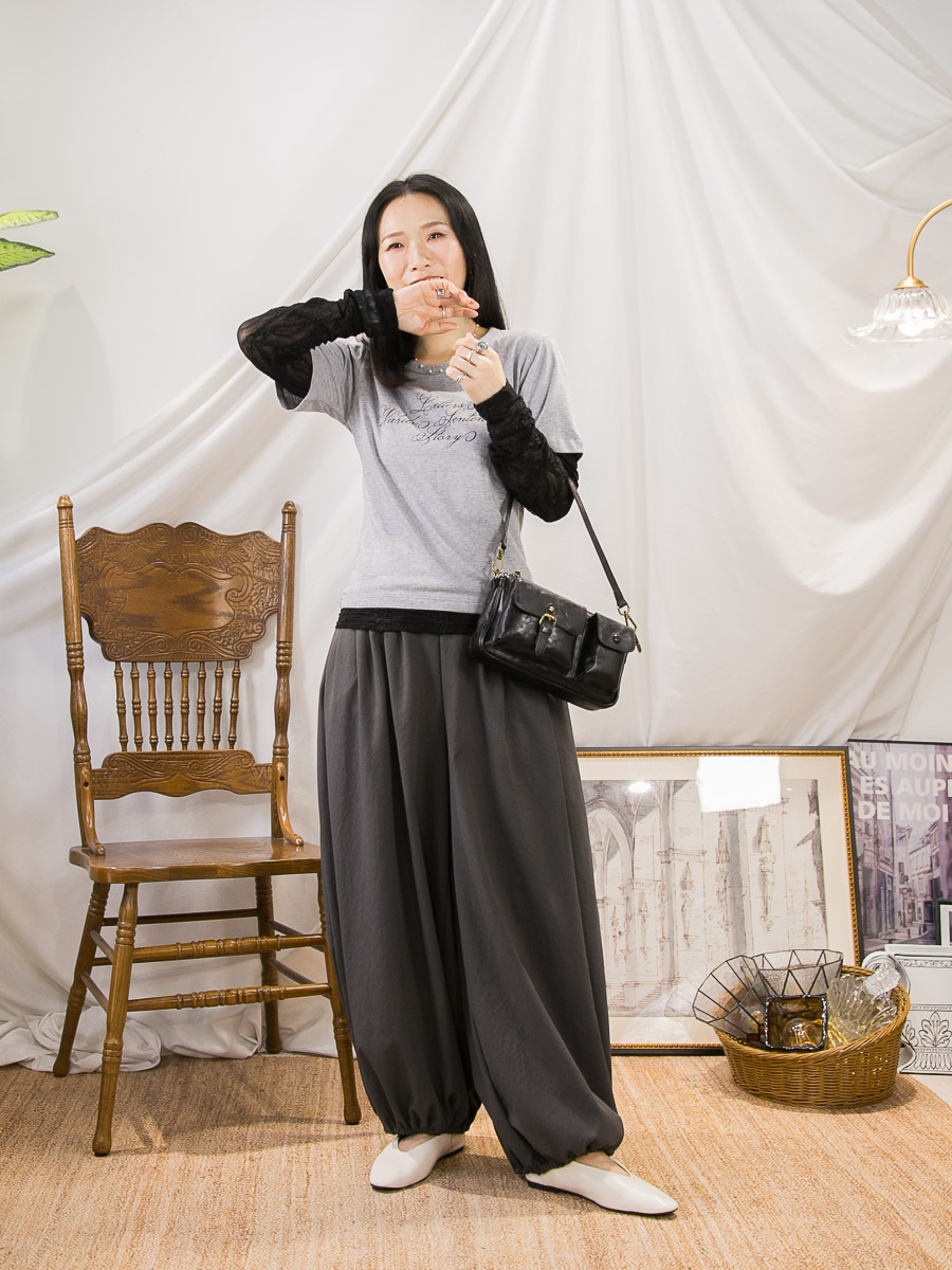 英文字PRINT．手袖 下擺LACE．COTTON料假兩件TOP