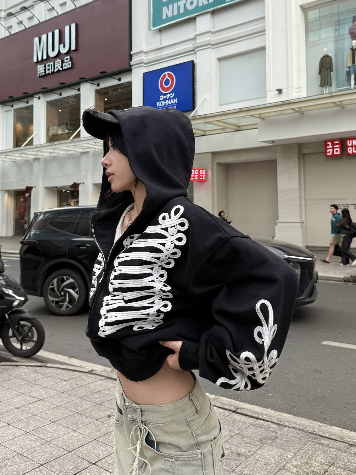 (預購）🇻🇳越南 HADES 耳機線印刷 寬短版 連帽外套