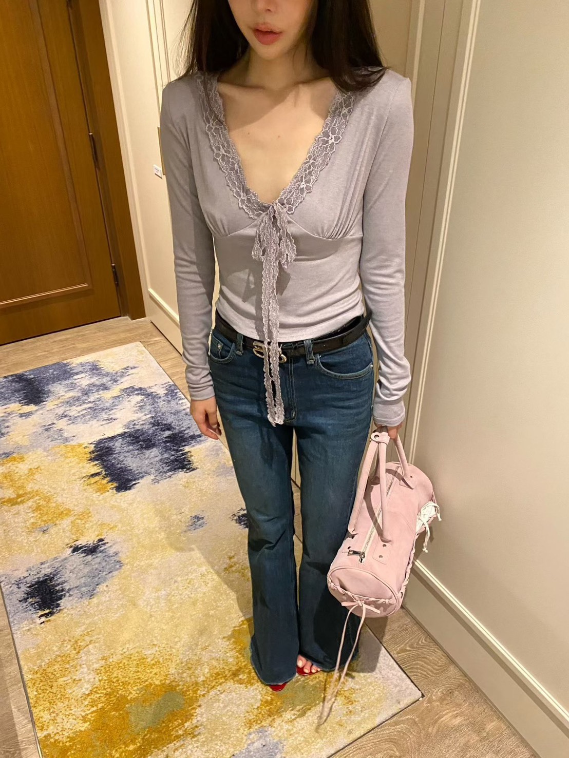 蕾絲V綁結長袖T