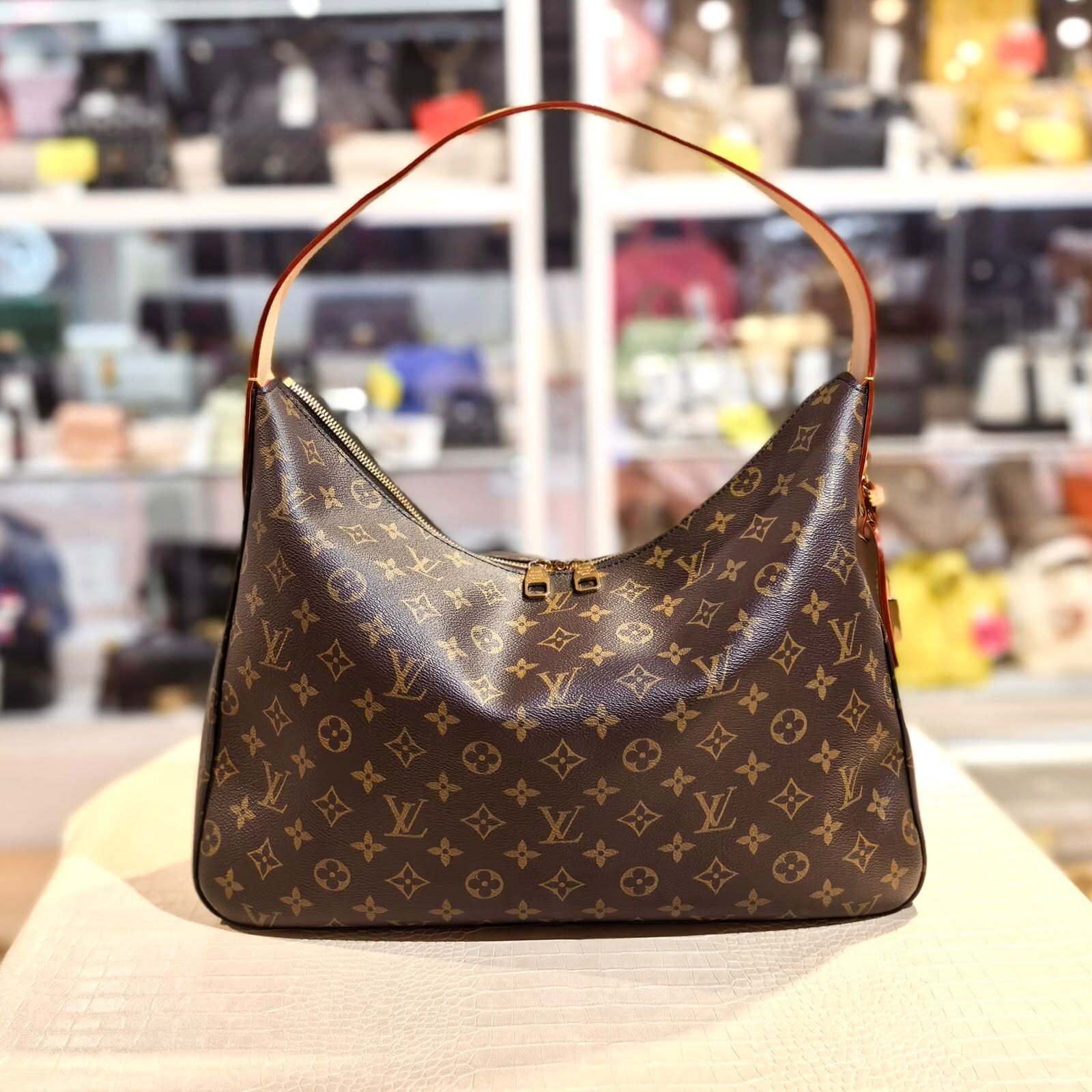 筍價5.5折!!! 99%NEW二手LV單肩包, M12098, Slouchy MM, Monogram Anniversary, 啡色帆布 Monogram, #香榭站正品