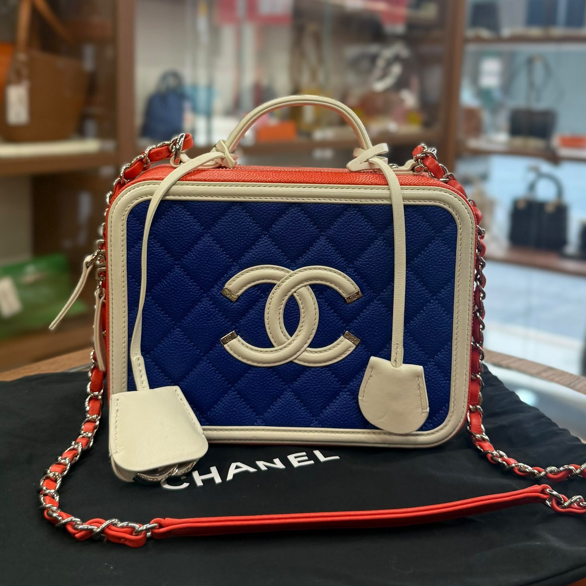 99%NEW USED CHANEL VANITY CASE 21CM CAVIAR 藍色/白色 銀扣 荔枝皮 #27開 #香奈兒