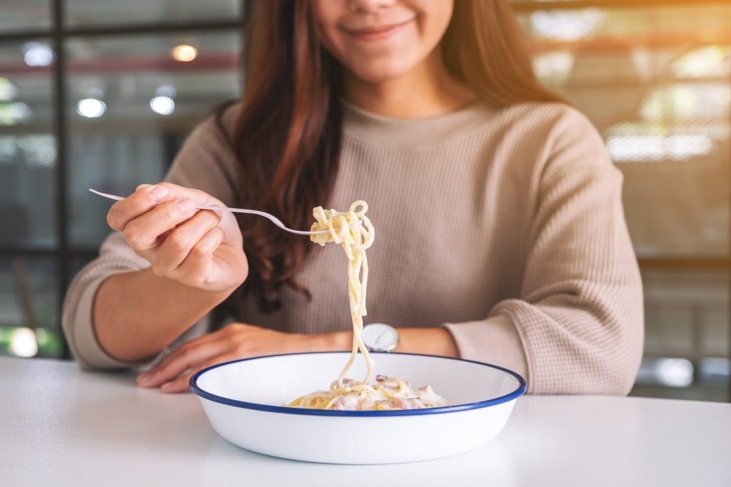 吃飽想睡