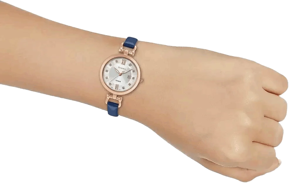 萬年鐘錶 - CASIO  卡西歐 Sheen 系列 氣質優雅時尚皮革錶帶女錶 SHE-4055PGL-7A 錶徑30MM