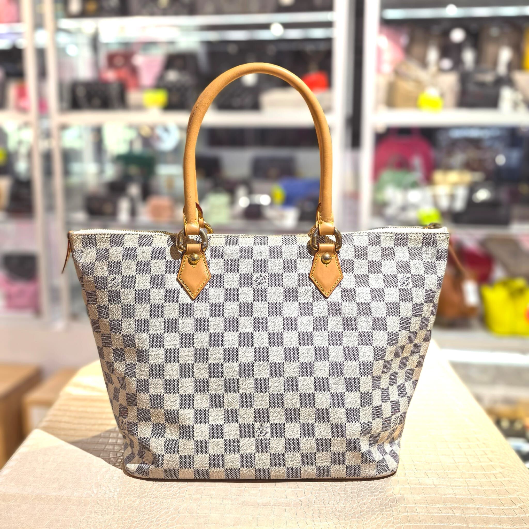 95%NEW二手LV奶粉袋,N51185,Damier Azur Saleya MM, 白色棋盤格帆布, LV單肩袋/奶粉袋 #香榭站正品
