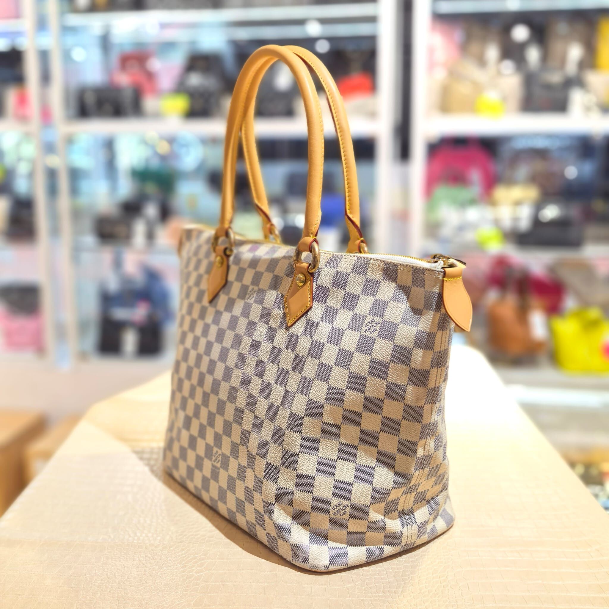 95%NEW二手LV奶粉袋,N51185,Damier Azur Saleya MM, 白色棋盤格帆布, LV單肩袋/奶粉袋 #香榭站正品