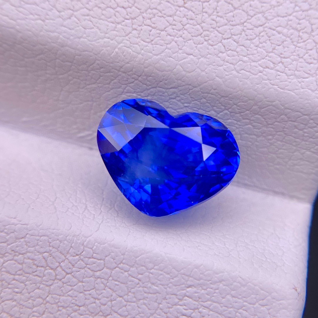 Collector’s Grade | Sri Lankan Unheated Royal Blue Sapphire