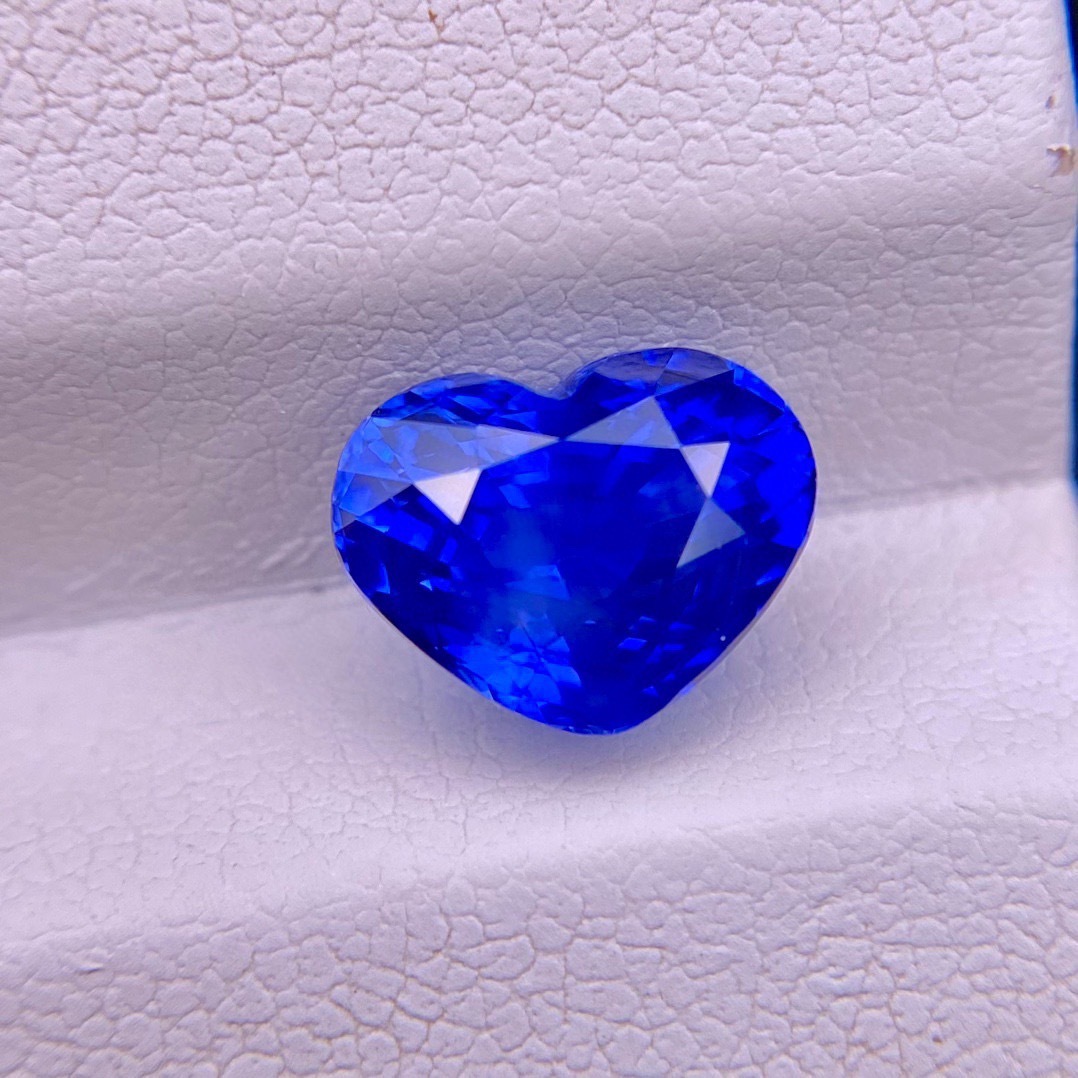 Collector’s Grade | Sri Lankan Unheated Royal Blue Sapphire