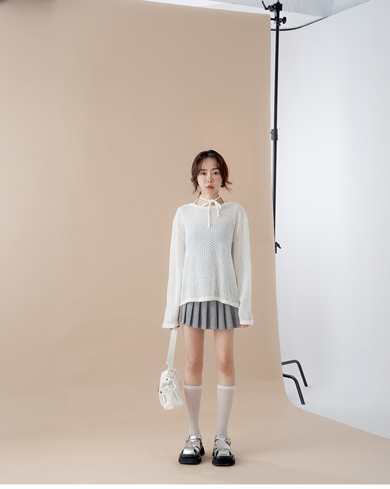 Wide-fit knit top with cut-out lace-up detailing – available in three colors.【01013535】in stock+pre-order