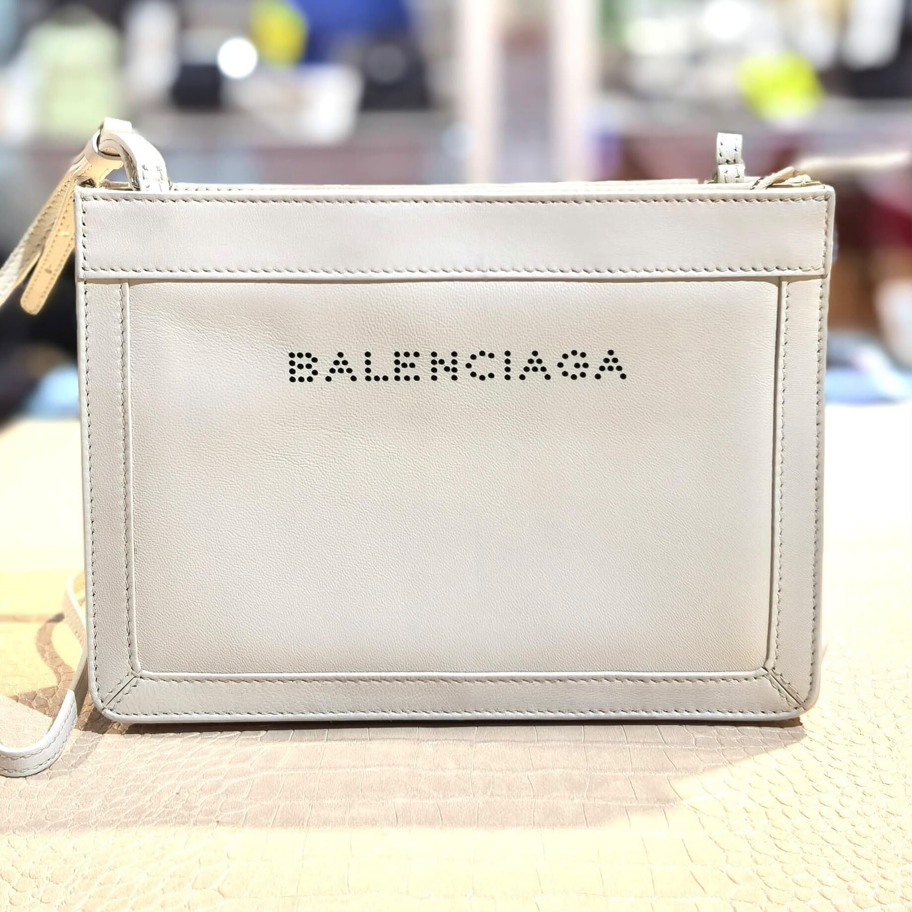 98%NEW二手BALENCIAGA信封包, 390641, Leather White Pochette, 米白色牛皮, #香榭站正品