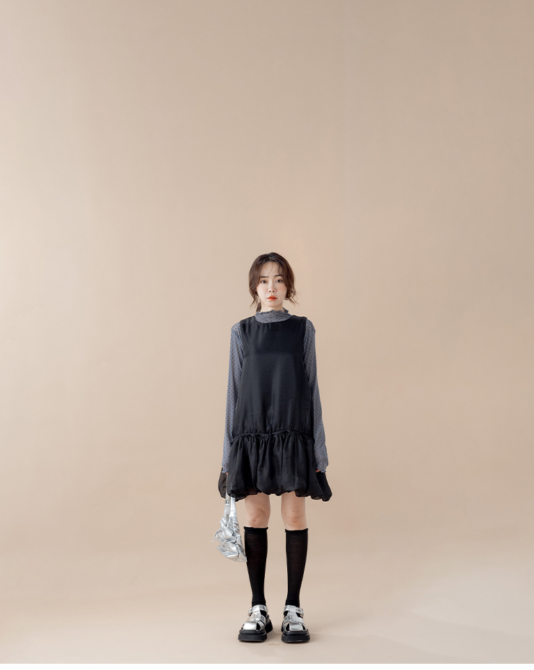 Shimmer-dot drawstring balloon-sleeve mini dress – available in three colors.【01087382】in stock+pre-order