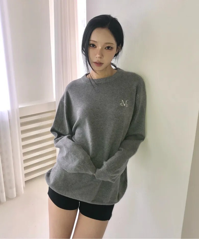 【OWN】Mucent  長袖 刺繡 針織 圓領 寬鬆 單一尺寸 男女通用 黑色 深藍色 灰色 白色