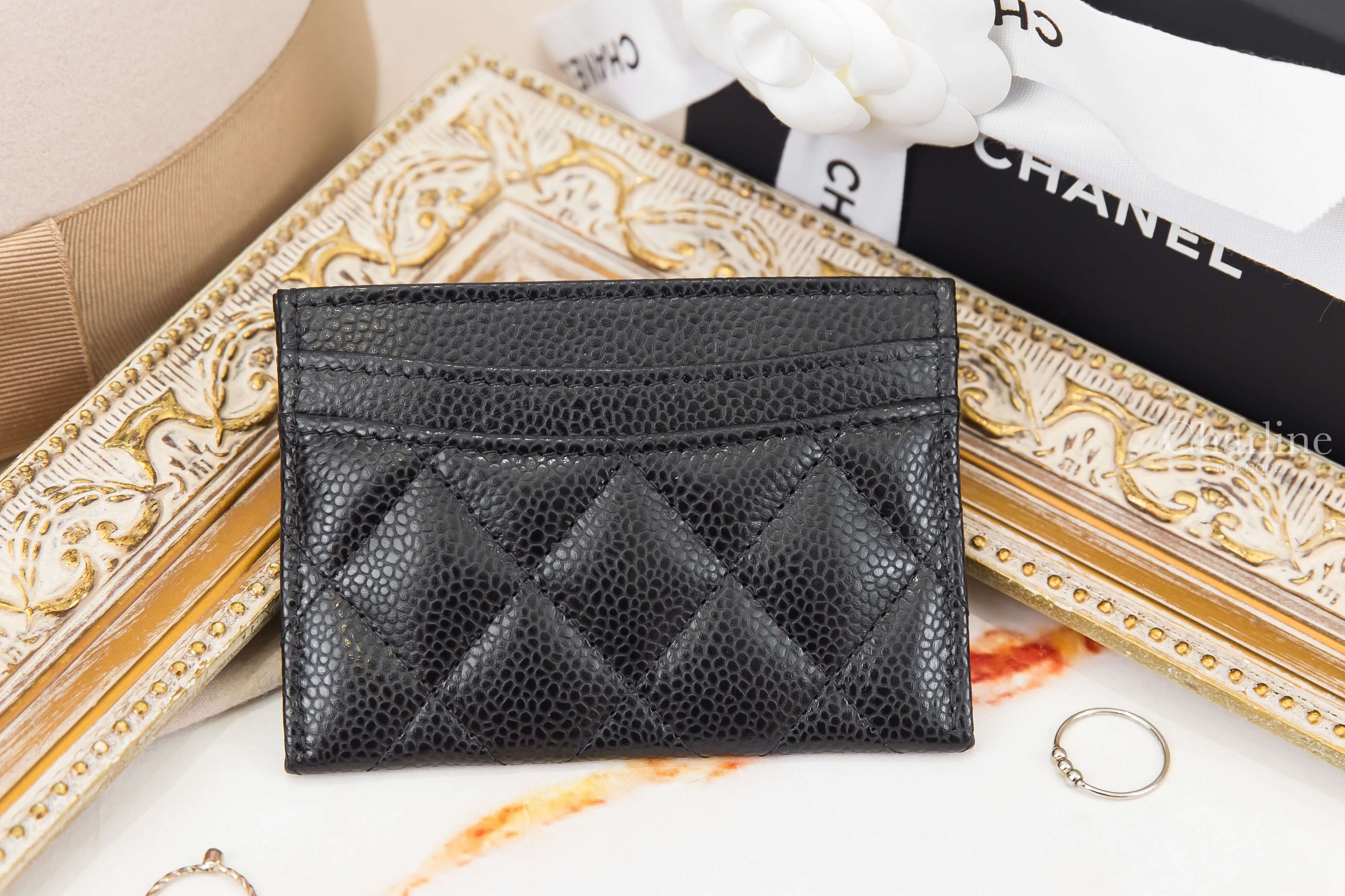 Chanel Classic Card Holder 黑色金CC荔枝菱格紋酒紅色內裡卡片夾 背面卡槽與菱格紋粒紋小牛皮細節