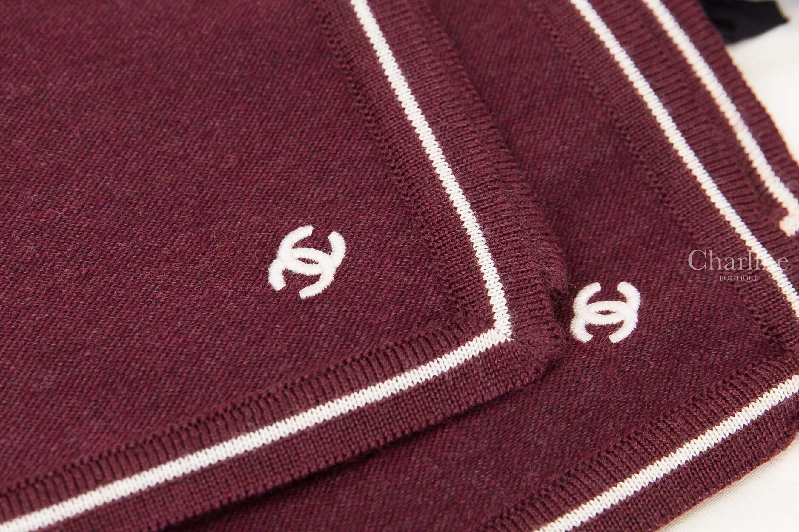 Chanel Bandana 勃根地酒紅色白色線條滾邊刺繡CC羊毛混喀什米爾頭巾