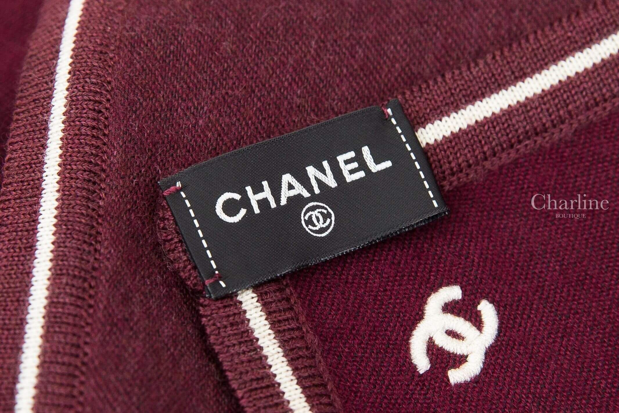 CHANEL Bandana 酒紅色／米白色羊毛羊絨方巾 CHANEL品牌布標與雙C刺繡細節