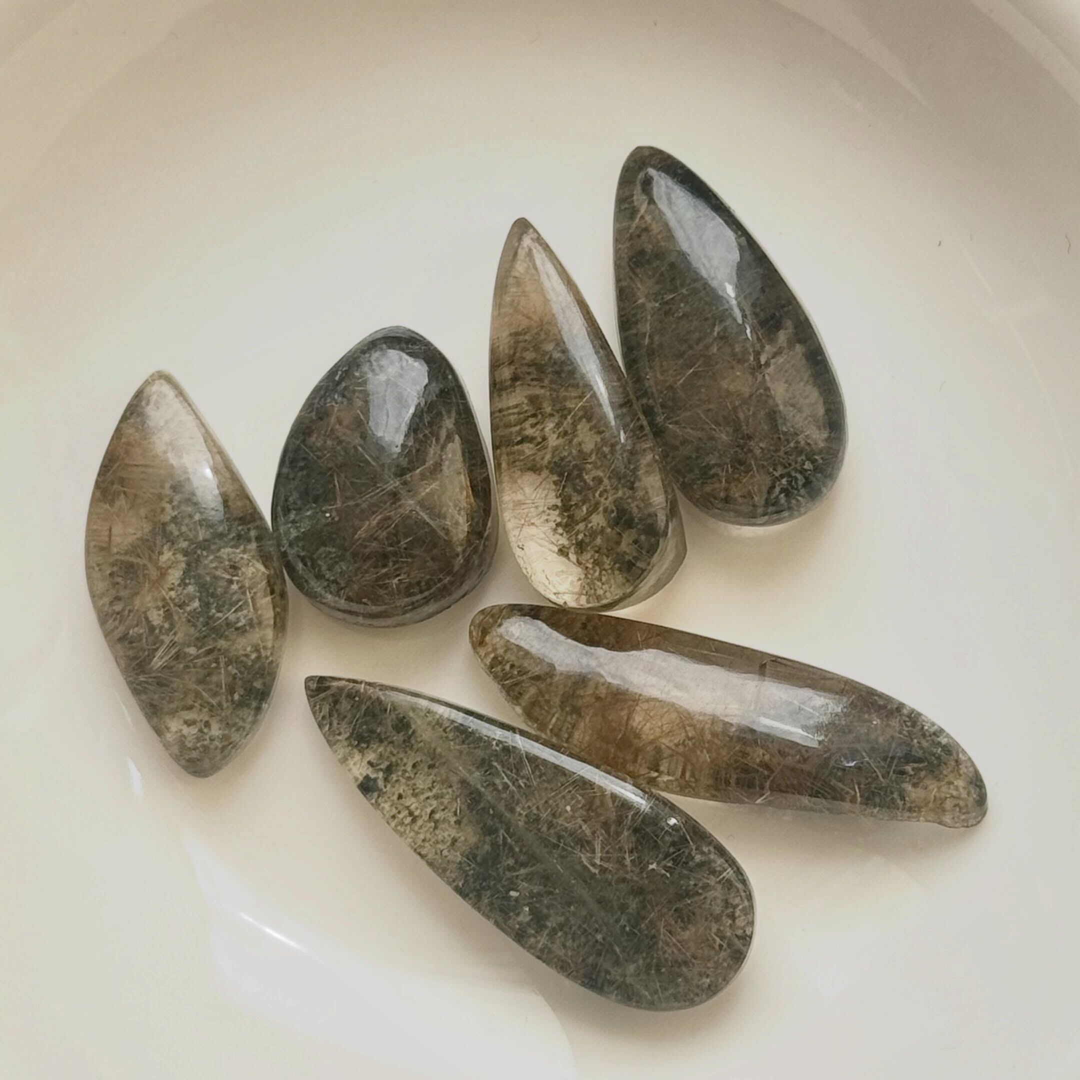[原石] 幽靈水晶共生鈦髮晶