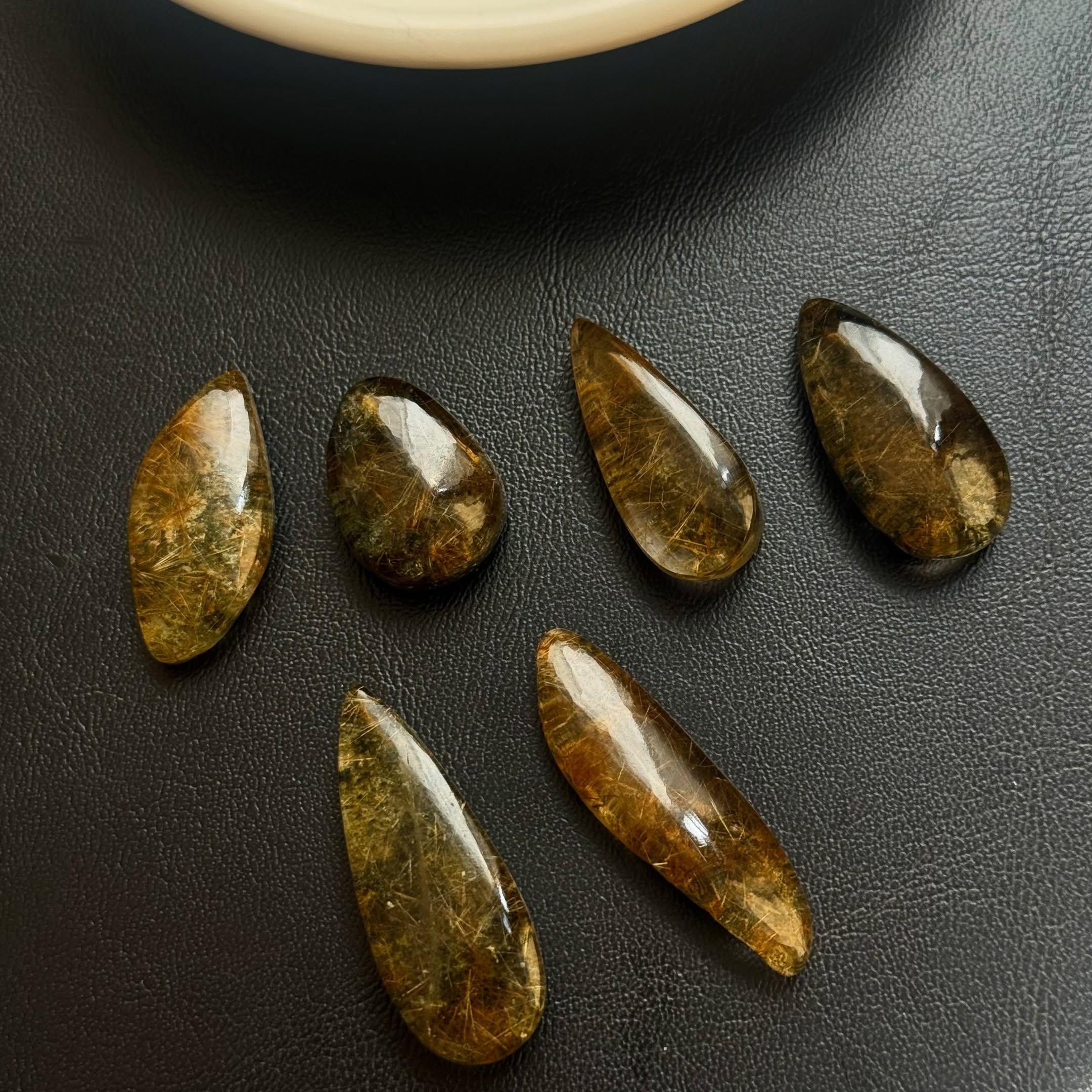 [原石] 幽靈水晶共生鈦髮晶