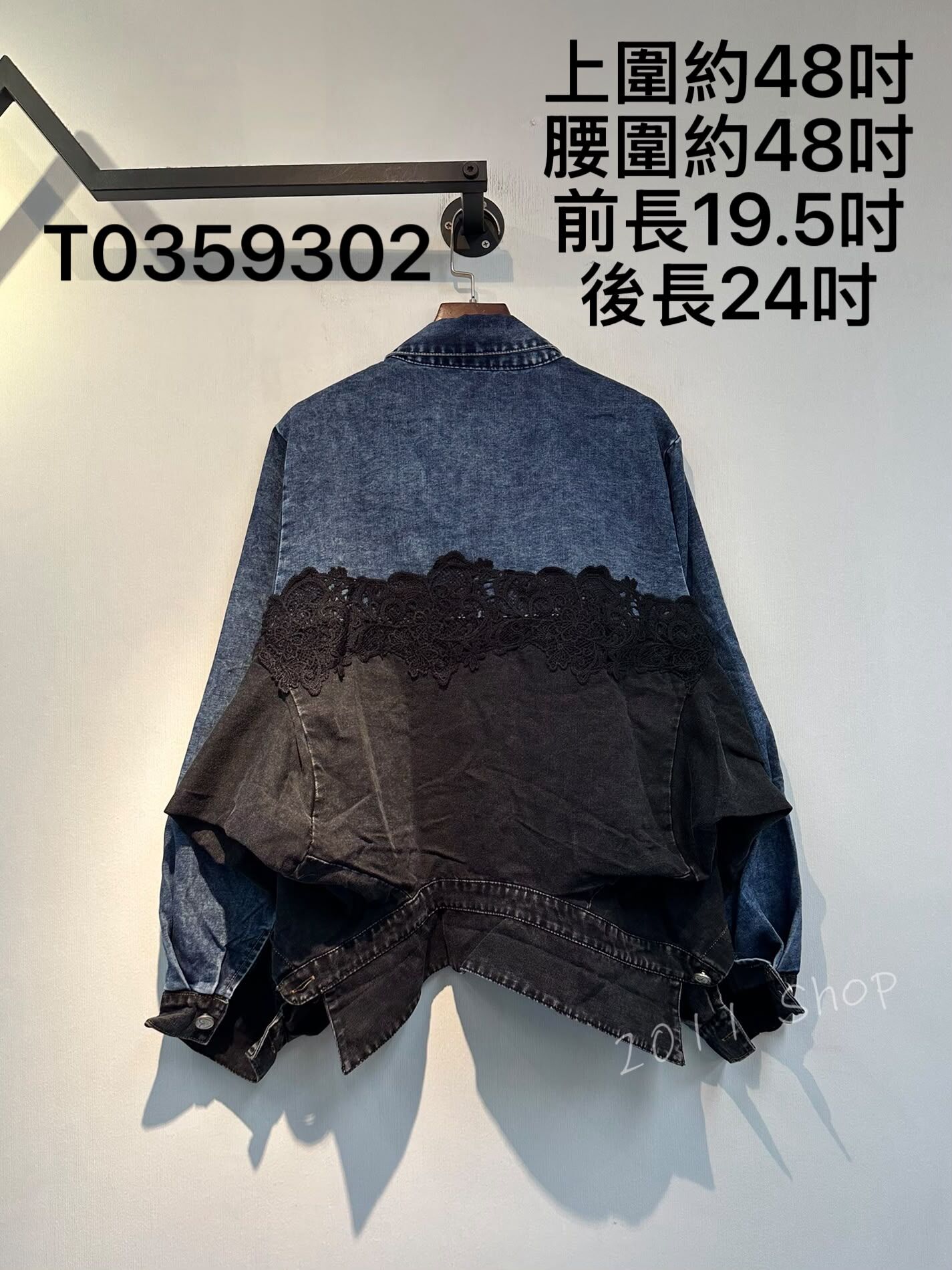 特色雙面可反轉牛仔拼布外套  上圍約48吋 腰圍約48吋 前長19.5吋 後長24吋  T0359302