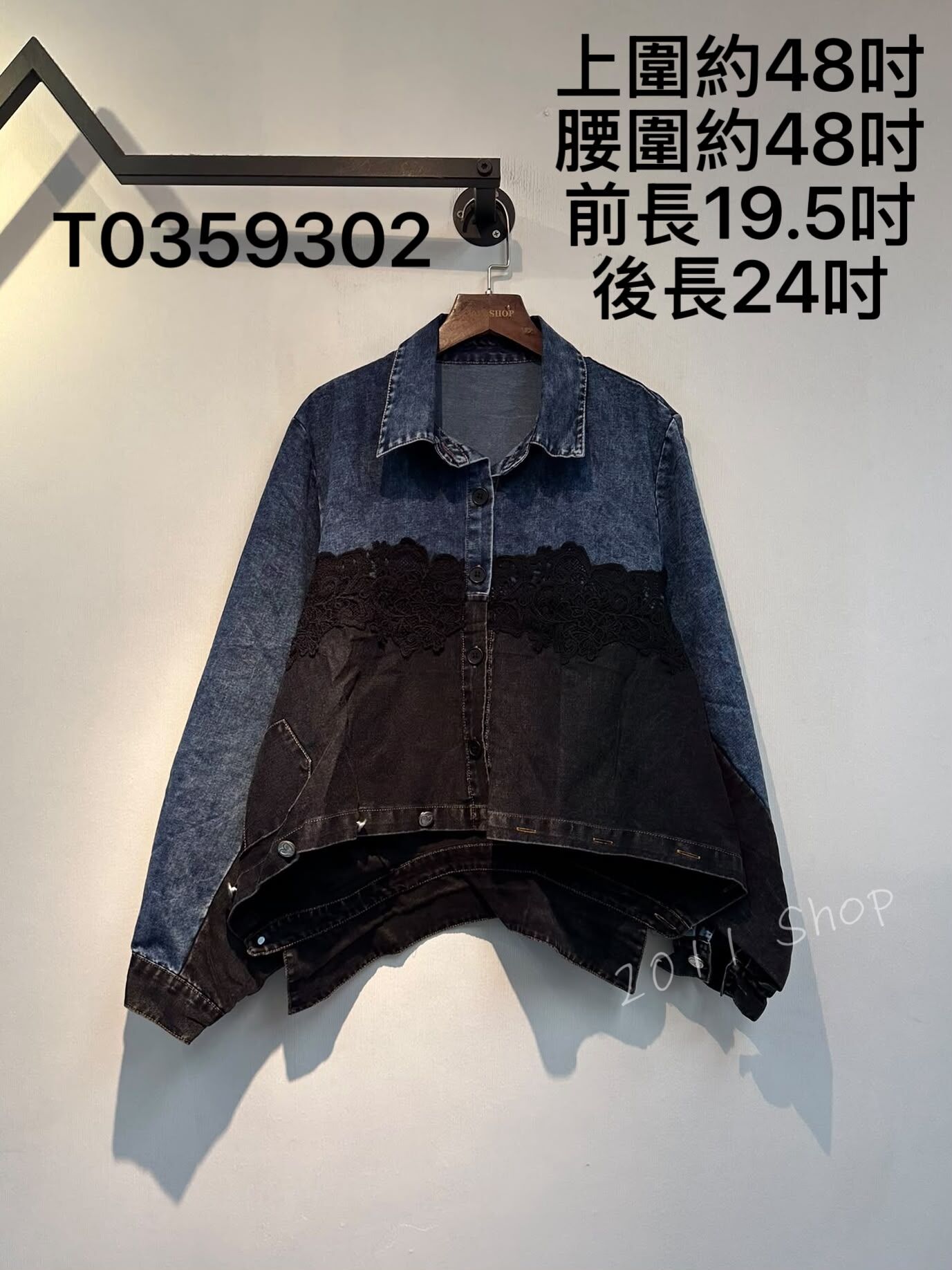 特色雙面可反轉牛仔拼布外套  上圍約48吋 腰圍約48吋 前長19.5吋 後長24吋  T0359302