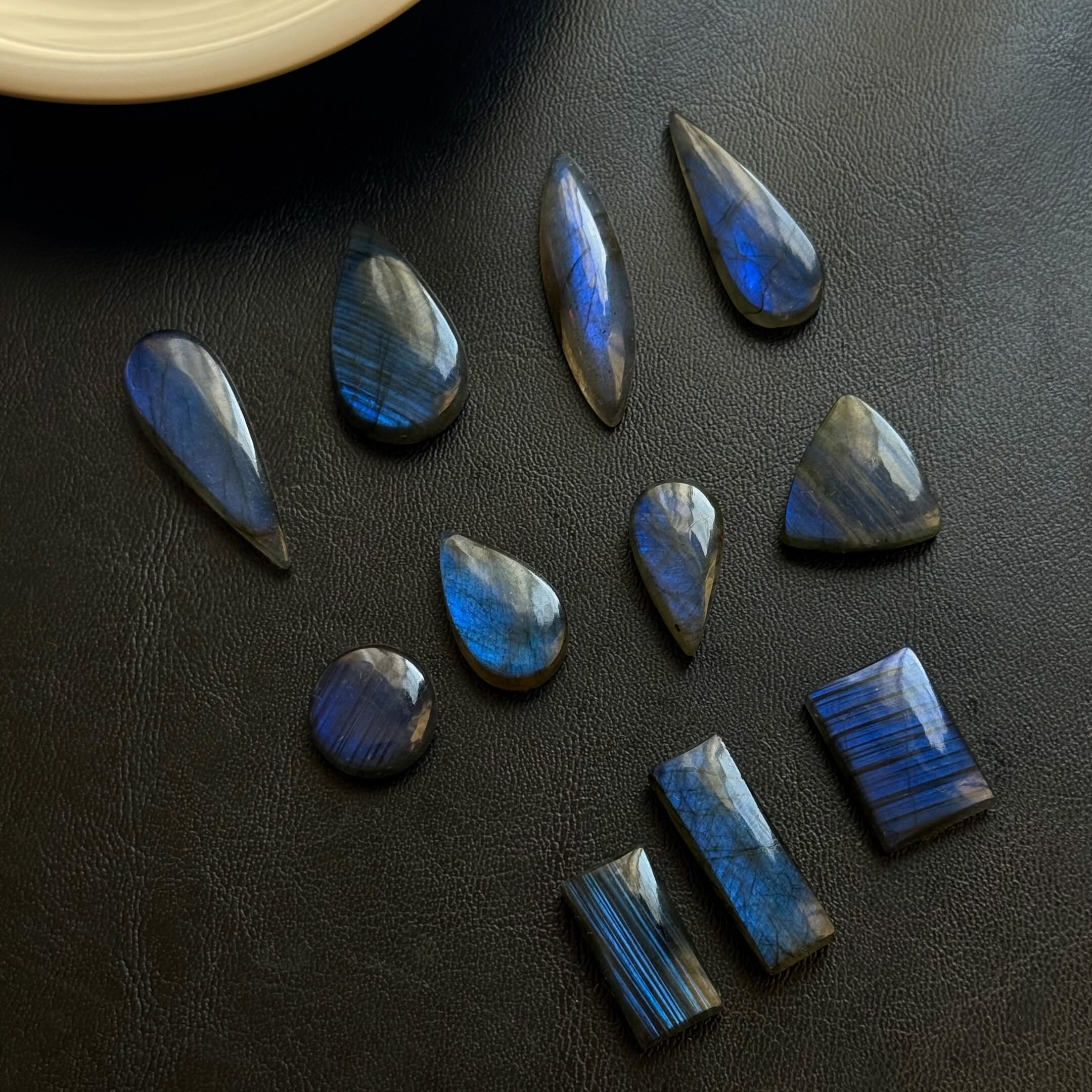 [原石] 魔鬼拉長石 水晶蛋面 約 20x12x4mm