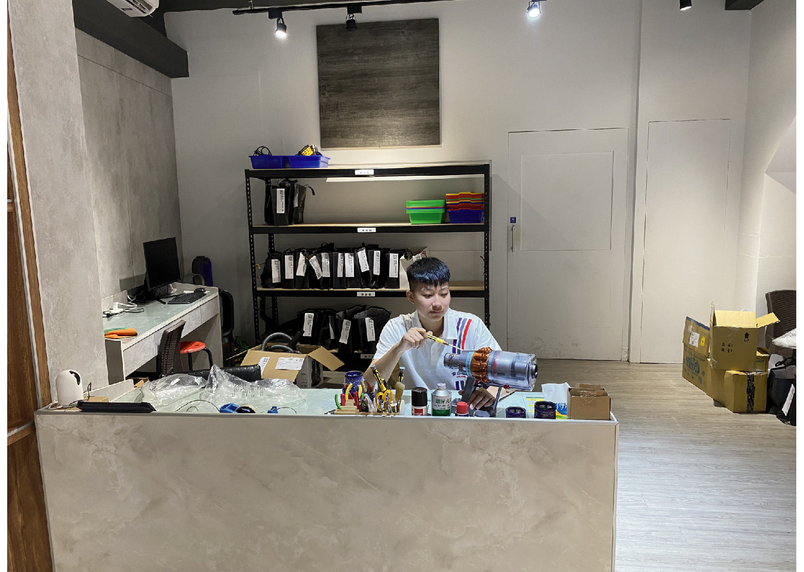 潔森工坊桃園市府店店內收件與接待環境