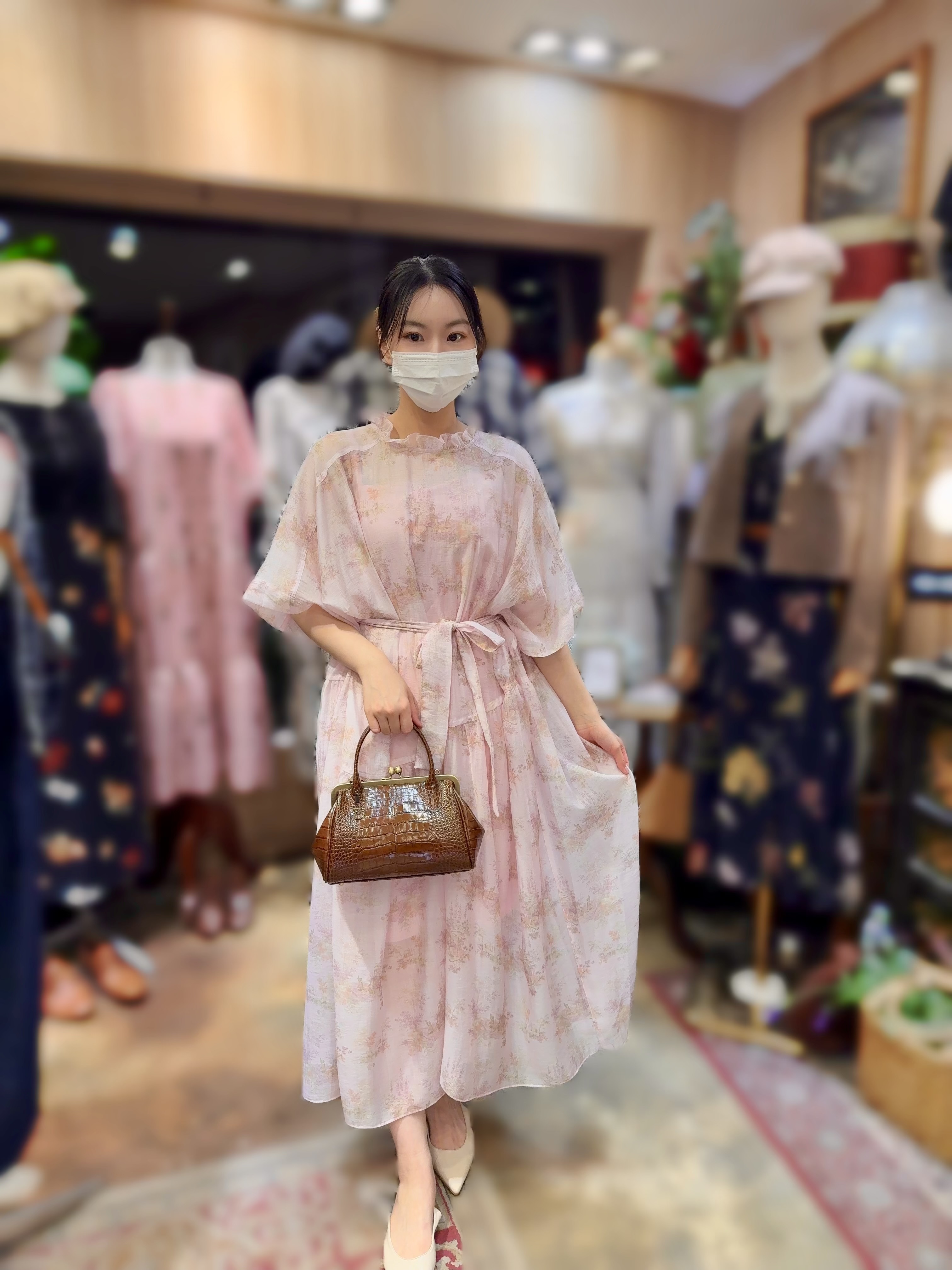 KB151  外裙 胸 60 腰 60長  47  Hip 80  吊帶 打底 胸 38-52 腰42-52  hip 50-60 長 37  $959  校長價