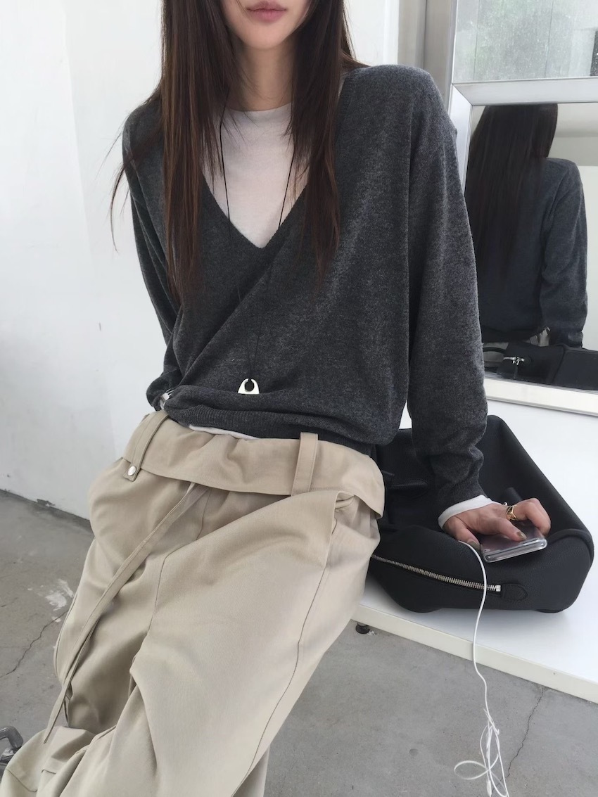 #T669 大V領針織上衣