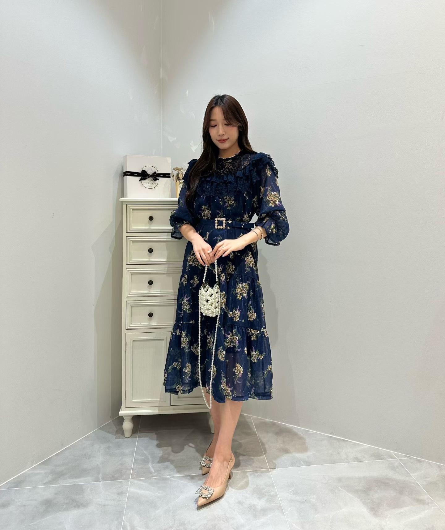 蕾絲透領印花方鑽腰帶長洋裝