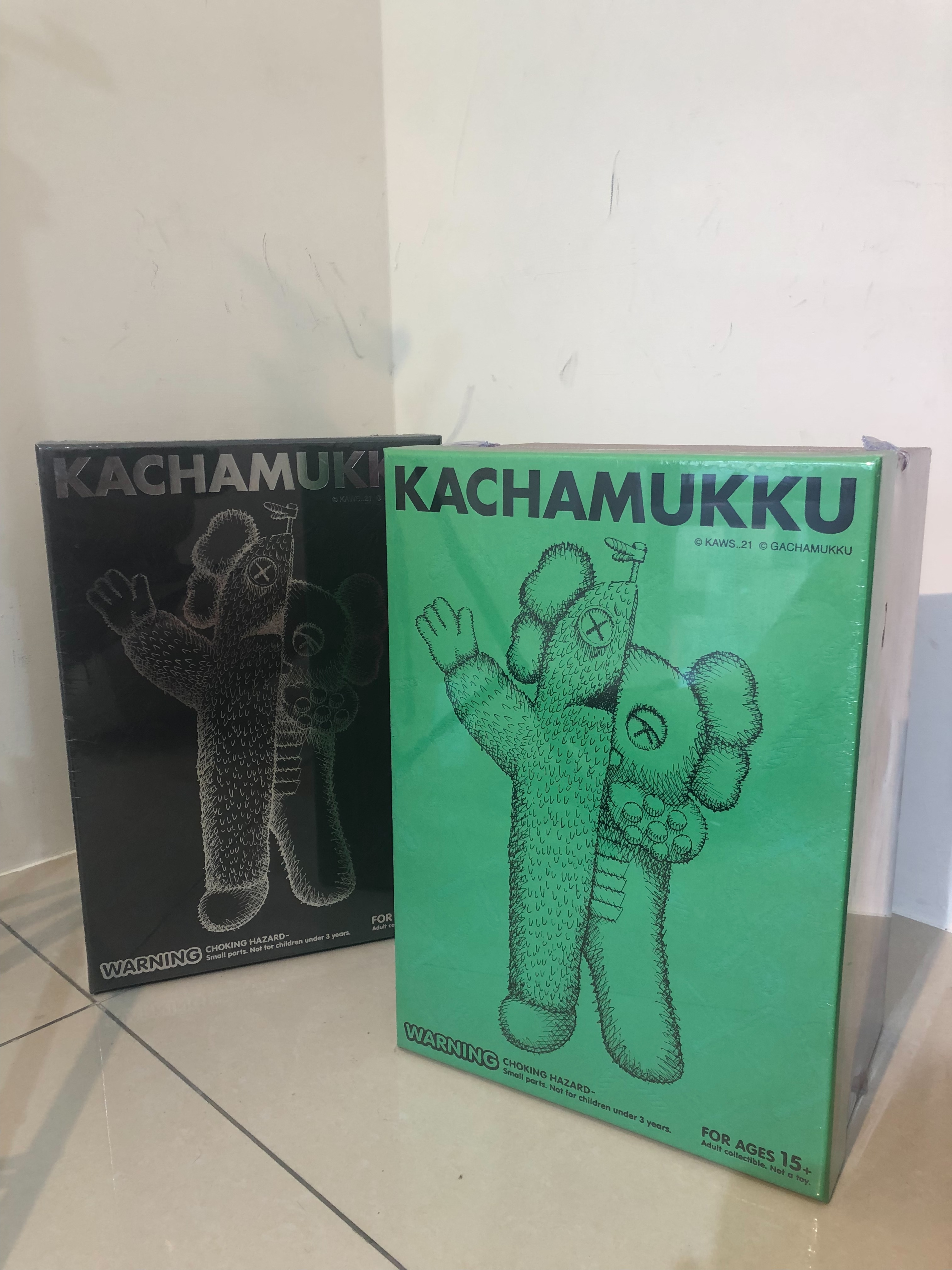 【APAIR】出清 KAWS KACHAMUKKU VINYL FIGURE GREEN RED BLACK SET 紅黑 整套販售