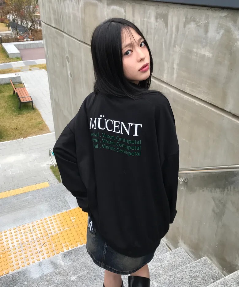【OWN】Mucent 長袖 刺繡 寬鬆 圓領 衛衣 男女通用 黑色