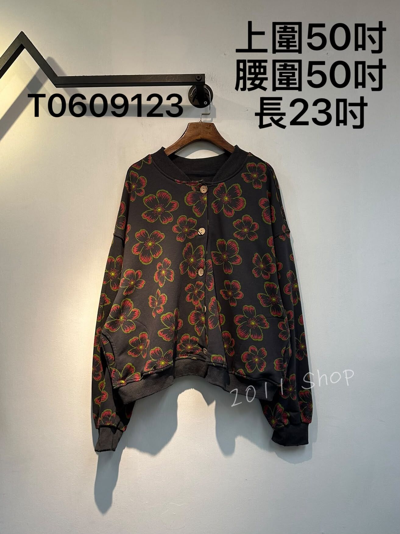 出口日本日系花花鈕扣衛衣  上圍50吋 腰圍50吋 長23吋  T0609123