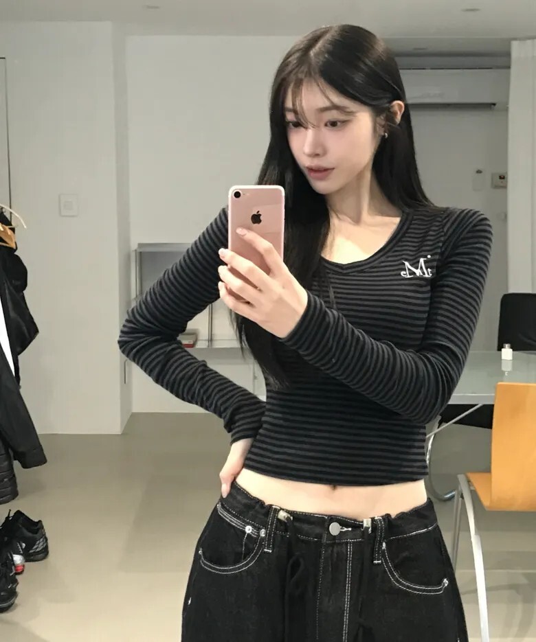 【OWN】Mucent 長袖 條紋 短版 上衣 微V領 彈性 修身 單一尺寸 女款 碳黑條紋 黑白條紋 灰白條紋