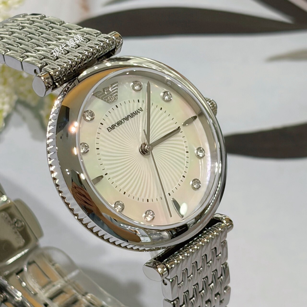 【EMPORIO ARMANI 亞曼尼】銀色優雅貝母腕錶  AR11807 33mm 現代鐘錶