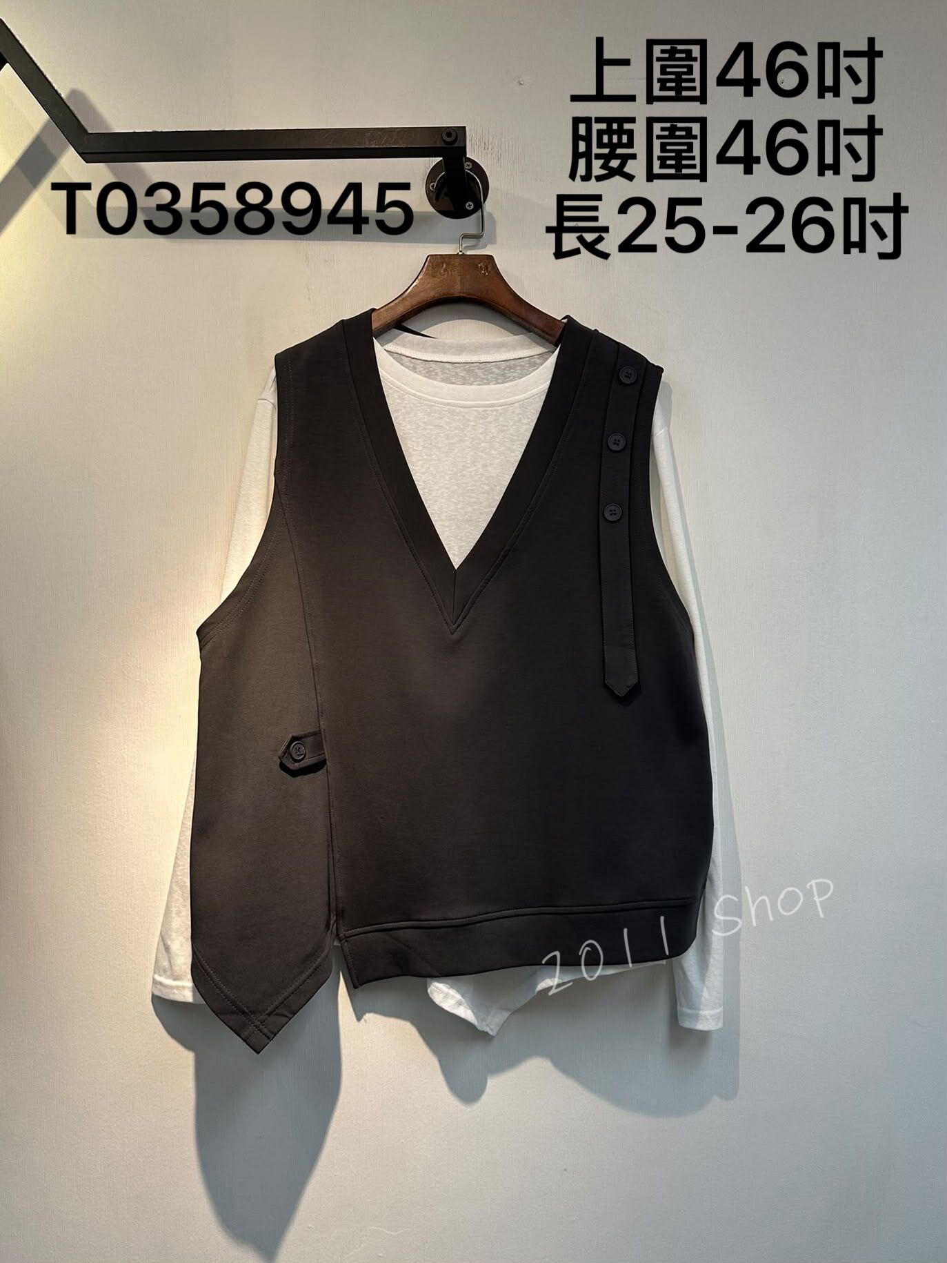 不規則鈕扣馬甲連白色長袖套裝  上圍46吋 腰圍46吋 長25-26吋  T0358945