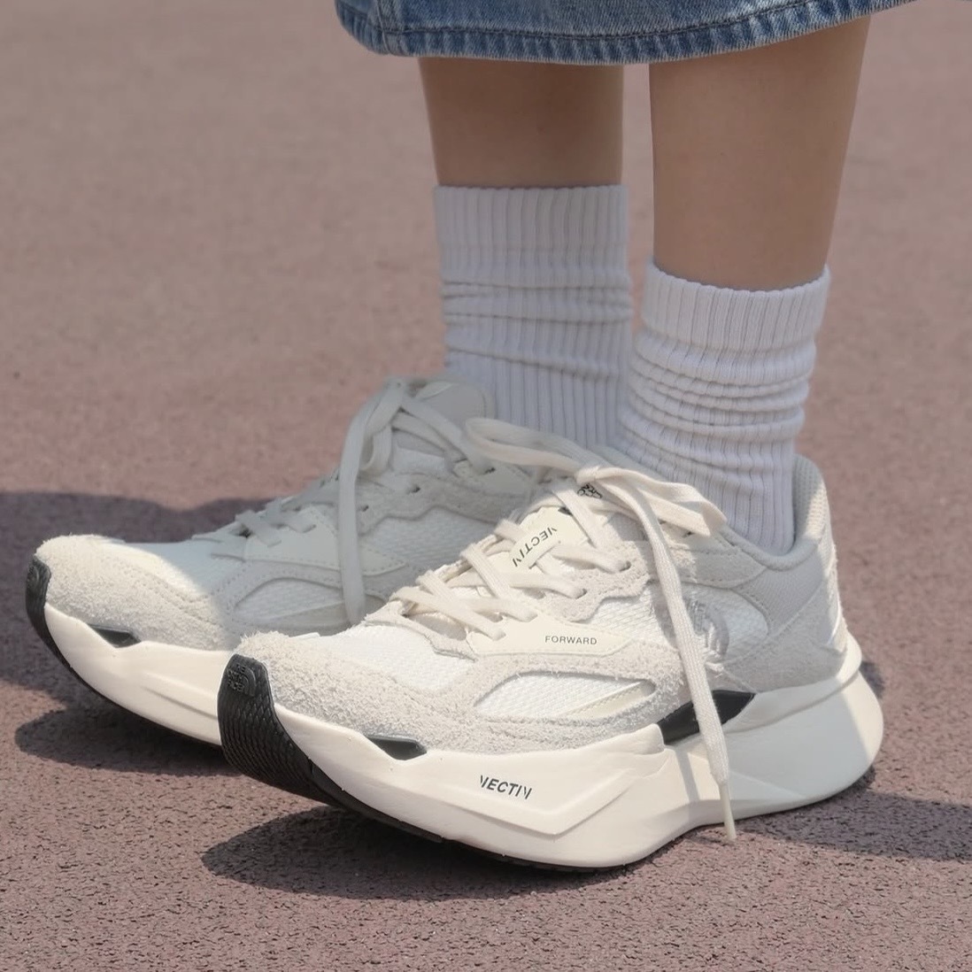 THE NORTH FACE VECTIV FORWARD LS 米白 拼接麂皮 泡棉 跑步鞋 北臉 NF52648WD