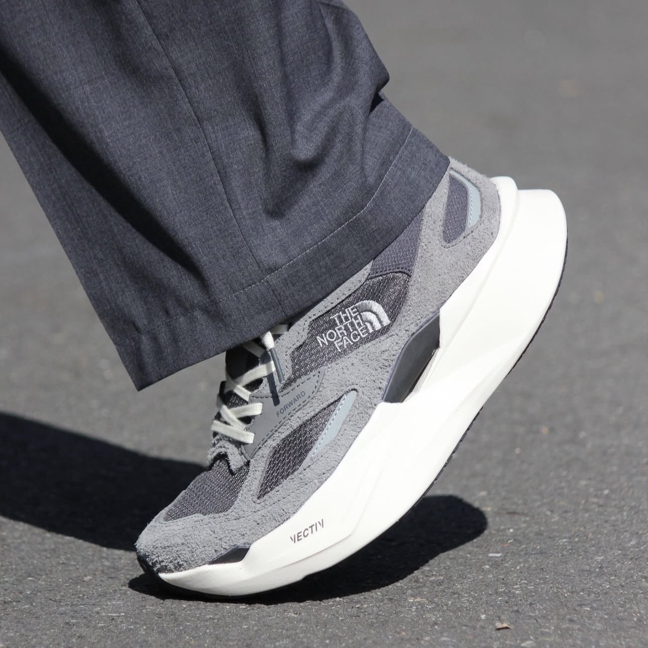 THE NORTH FACE VECTIV FORWARD LS 灰黑 拼接麂皮 泡棉 跑步鞋 北臉 NF52648SW