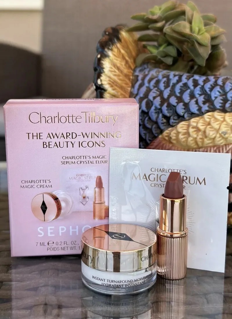 WSBC0165   Charlotte Tilbury The Award-Winning Beauty Icons 套裝（11月中）